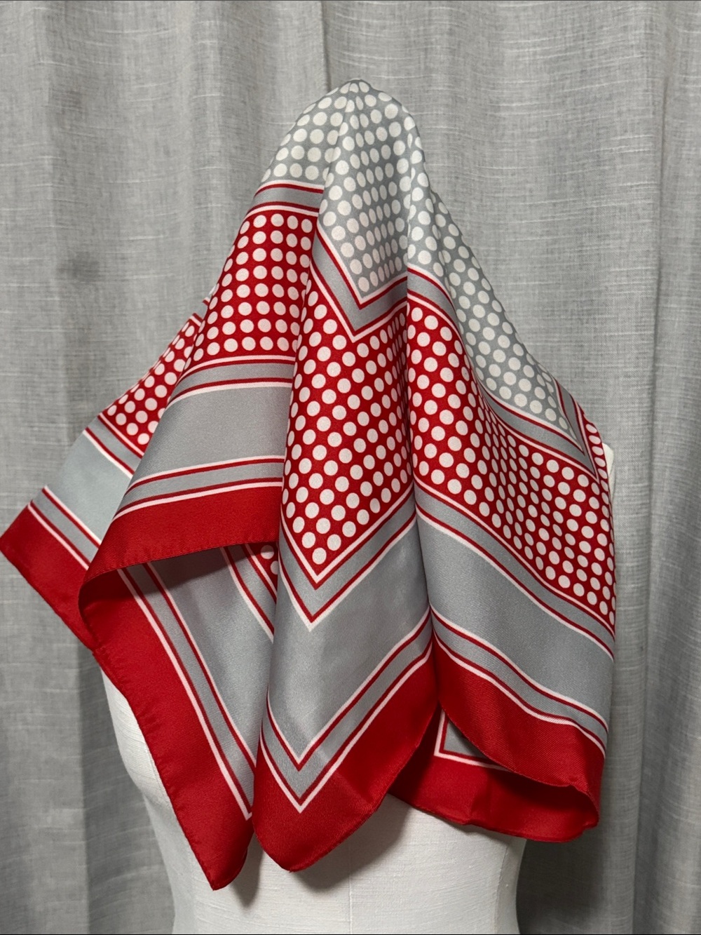 Gorgeous Vintage Scarf-Made in Italy-100% Polyester-Red/Blue/White-Polka Dot - Picture 6 of 15